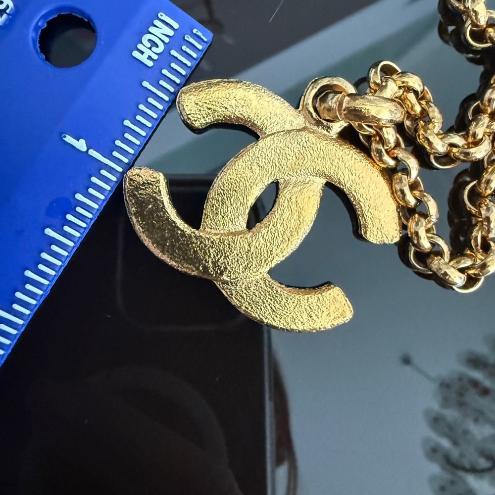LOT 2082 24K gold plated CHANEL vintage necklace CC - Picture 2 of 9